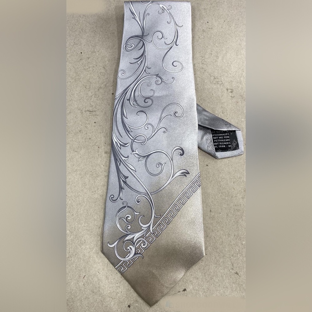 Gianni Versace Authentic Men's Necktie. Gem